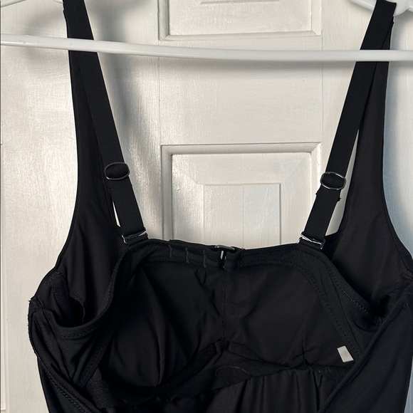 Athleta black  Swim top size 34B/C - Picture 5 of 8